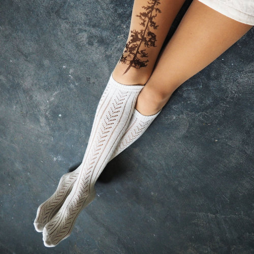 culturenlifestyle: Stunning Hand Painted Tights Mimic Tattoo Designs on the Skin Bulgarian designer 