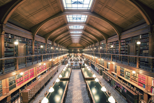 wordsnquotes:  culturenlifestyle:House of Books by Franck BohbotBrooklyn-based, French artist, Franck Bohbot’s photography focuses on the beauty of public spaces. In “House of Books,” Bohbot captures the grandiosity and architectural details of