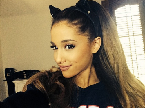 Daily Ariana Grande adult photos