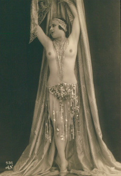 maudelynn:  Beautiful Burlesque Dancer c.1919 via ebay.com 