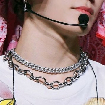 Taeyong + Chokers