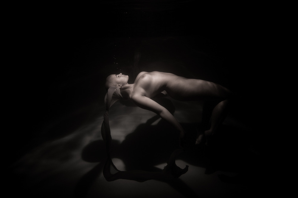 d-eye:  Model: Stefania Ferrario  Photographer: Brett Sargeant, D-eye Photography