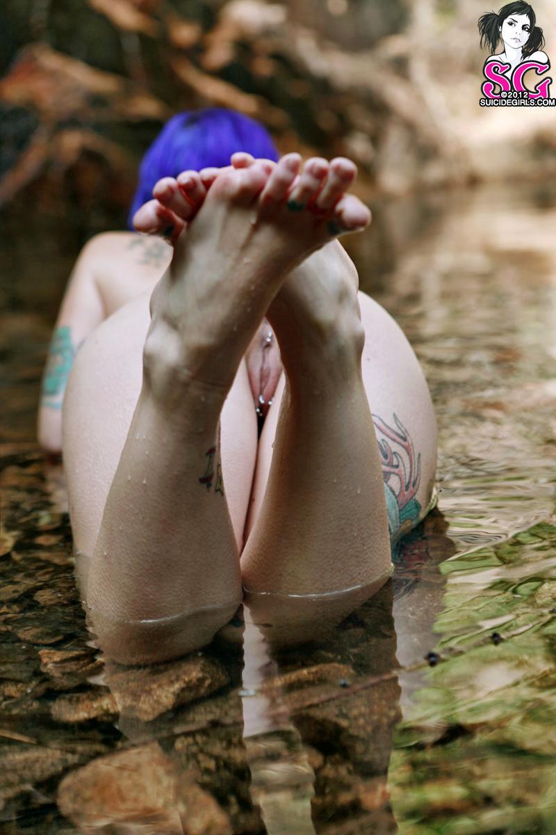 thereedroom:  riae suicide