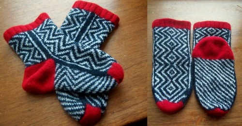 Newly knitted slipper socks, freshly felted. It’s stillllll snowing (*nervous breakdown emoji*), so 