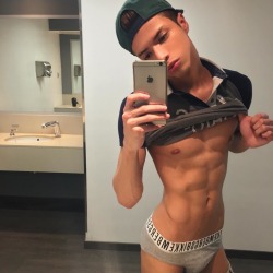 teen-gay-boy.tumblr.com post 143219593462