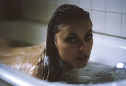 xwg:  Sharon Tate photographed by Jerry Schatzberg,