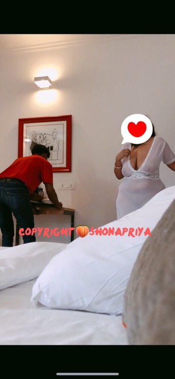 rajeshblr1985:  shonapriya:  Shona’s first Flash, the room service boy got the shock of his life.  Pls tell me about ur next holiday destination stay i wanna join that hotel as service guy 