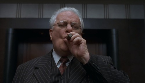  The Hudsucker Proxy (1994) - Charles Durning as Waring Hudsucker I love how his lips look wrapped a