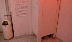 zatendepresyondayim: Dona de corno manso sempre acha um cantinho para dar aquela