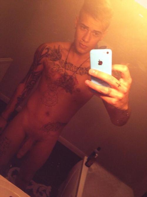 instaguys:  Guys with iPhones Source: gwip.me adult photos