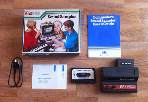 mingos-commodorepage:  Neuer Eintrag in Rubrik Sammlung: Commodore Sound Sampler Mit den Sound Sampler ist es möglich Ton über den Audio-Eingang auf den C64 zu speichern. Die aufgenommenen Samples können anschließend mittels Software weiterverarbeitet