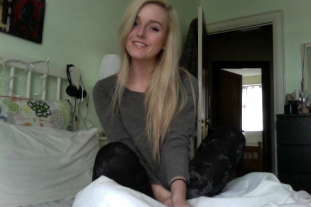 palehotties:  follow for cute pale girls