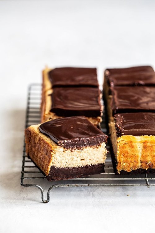 fullcravings:Brownie Bottom Peanut Butter Cheesecake Bars