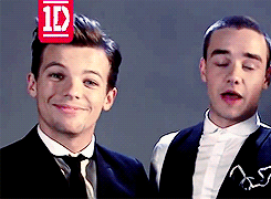 justkindahappened:  Favorite Louis Things → biting his lips 