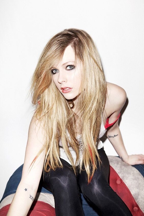 jaydeeblake:Avril Lavigne  Another girl that I used to jerk off to a lot. How can