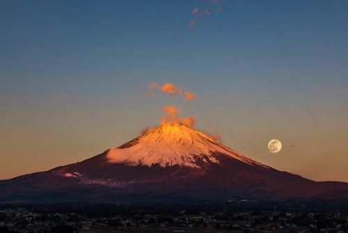 imiging - nelunderson - Mt Fuji & Moonby...