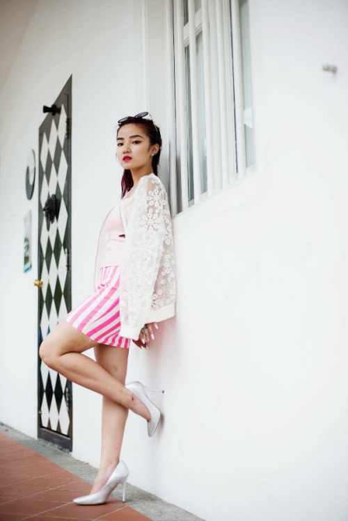 chio-eves:  Naomi, posing for a blogshop.