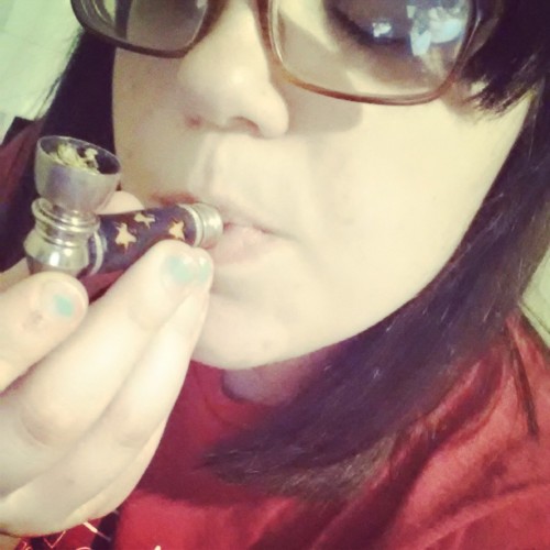 miss-casper:Getting my high on.Pillowgirls is 420 friendly.