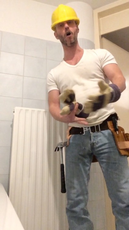 beuker71:  Wanna see the vid?   HOT!!!!