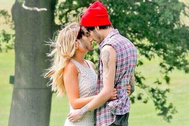 lordhazz:  lordhazz:IM SO JEALOUS OF ZAYN  WHAT IF ZAYN SEES THIS