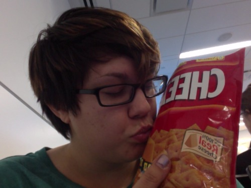 i missed you sweet sweet cheez itsIN OTHER NEWS IM BACK IN THE USA HEEEEEEEEELL YEAH shoots off