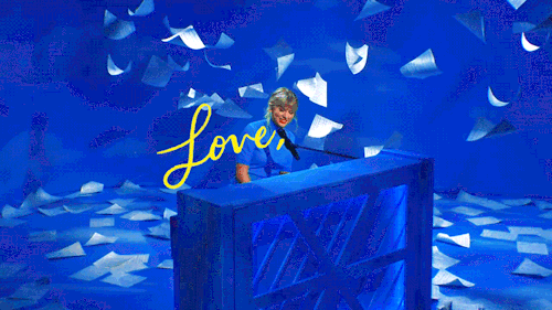 swiftingupstate:because taylor loves the color blue so much