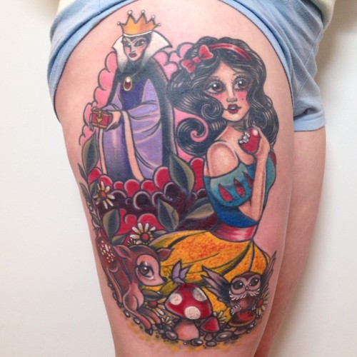 racheljamiebaldwin:  Finished this on Laura today! Half healed half fresh, super bloody! will try to get a healed pic in a few weeks ❤️ #snowwhite #poisonapple #woodlandcreatures #owltattoo  (at Bold as Brass Tattoo Company)