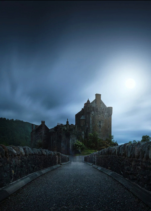 coiour-my-world:Donan nightlife | Scotland | Juan Pablo de Miguel