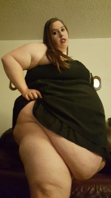 ssbbw-hazelxo:My LBD is too little, but I