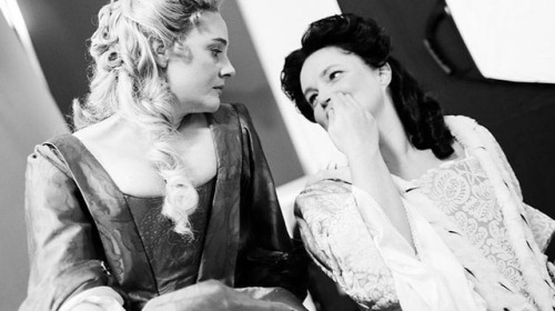artschoolglasses:Emma Cunniffe as Queen Anne and Romola Garai as Sarah Churchill in the play Queen A