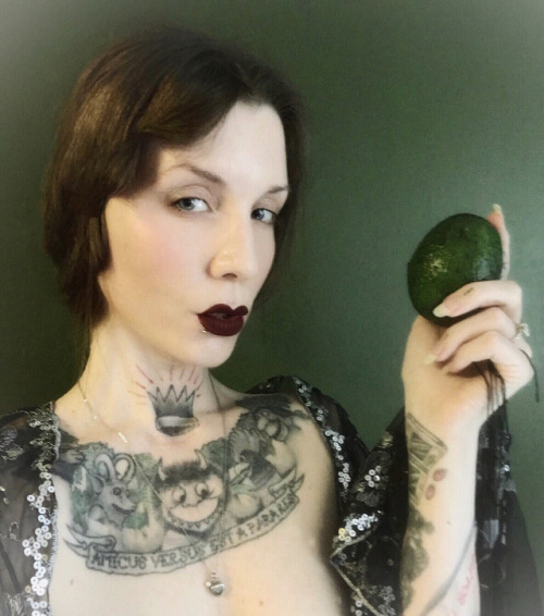 Avocado Loosely based off a black and white photo of Olive Borden as posted by @silenceisplatinum .