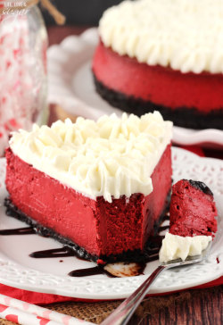 fullcravings:Red Velvet Cheesecake  (screaming)