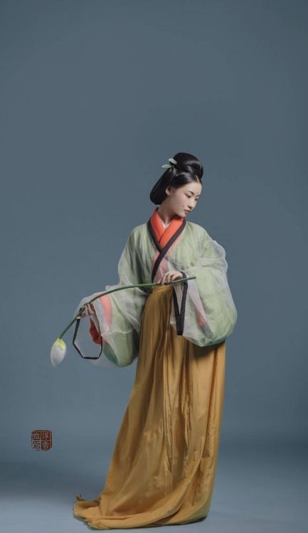 oliverhaze:oliverhaze:The Restoration of Traditional Chinese clothing/Hanfu of Jin Dynasty from裝束復原團