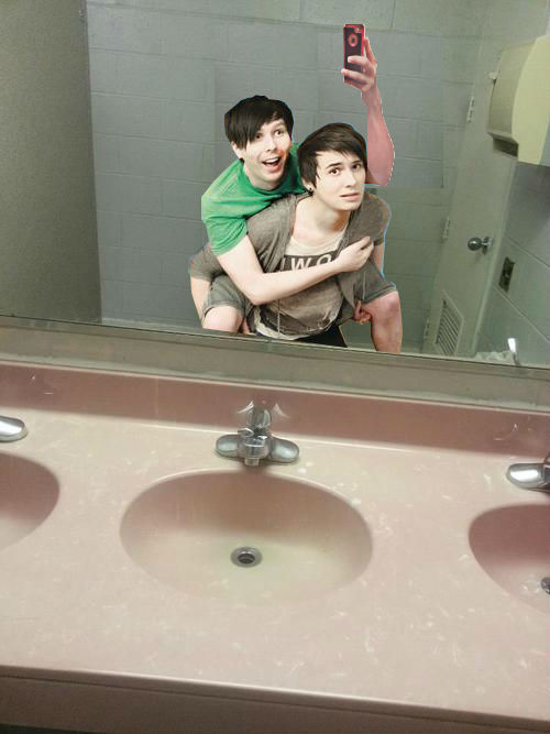 joinmyphanmily:  Selfie game strong doe. 