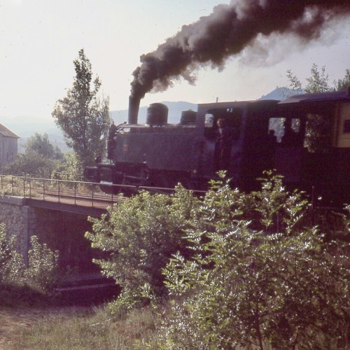 Train à vapeur des Cévennes depuis notre terrasse, Saint-Jean-du-Gard, Occitanie, 1984.In the summer