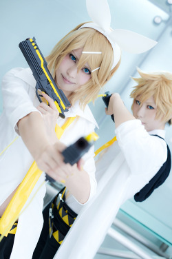 cosplayando:  more Vocaloid cosplay