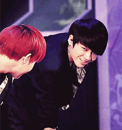 perolinha:   being greasy shit even in other’s fancam  