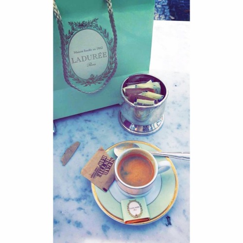 Time for Dessert 😋   #leighbeetravel #miami #florida #southbeach #laduree #espresso #chocolate #macarons #love #sundayfunday #cafe  (at Maison Ladurée Miami)