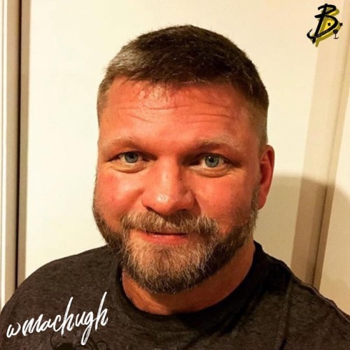 Bearded superhandsome @wmachugh ⭐️⭐️⭐️⭐️⭐️⭐️ #gaybear#beardedgang#dilf#musclecub#musclebear#gaystagr