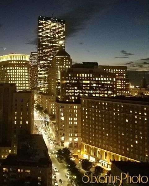 Before the light play #SExantusPhoto #amatuerphotography #photography #cityscape (at Downtown Boston