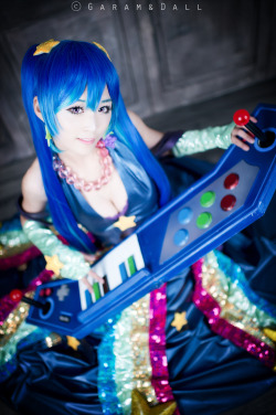 league-of-legends-sexy-girls:  Sona Cosplay 