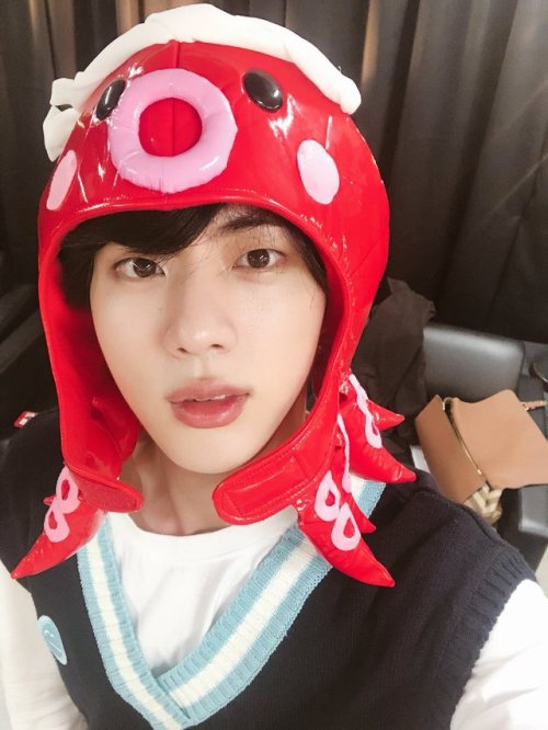 180424 Jin’s Tweet석지니 pic.twitter.com/MWzwT1VksbSeokjiniTrans cr; Denise @ bts-trans© TAKE OUT WITH 