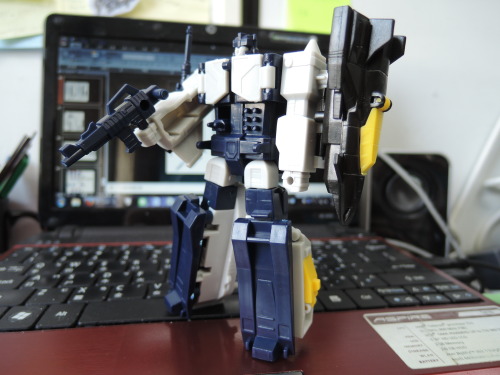 Kabaya Overlord!!!! 8D Just got it this morning. Took some fast snaps during lunch break. He is 12cm