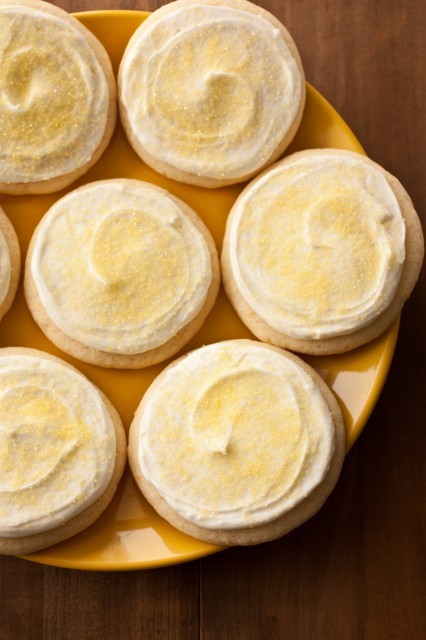 Lemon Sugar Cookies  Ingredients 2 1/2 cups cake flour 2 tsp cornstarch 1 1/2 tsp baking p