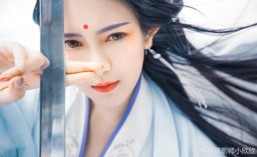 ziseviolet:yansanniang:摄影师小欣欣Traditional Chinese Hanfu - Type: Chest-high Ruqun/襦裙 and Daxiushan/大袖衫