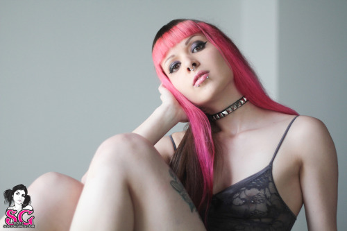 suicide–love:  Luna. adult photos