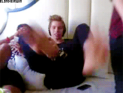 cocopopsirwin:  whenever i feel down i just rewatch this twitcam 