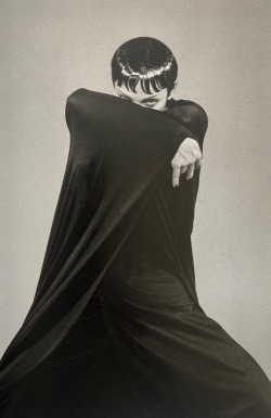 yanniskotsireas:Yohji Yamamoto  Peter Lindbergh Modonna 1994