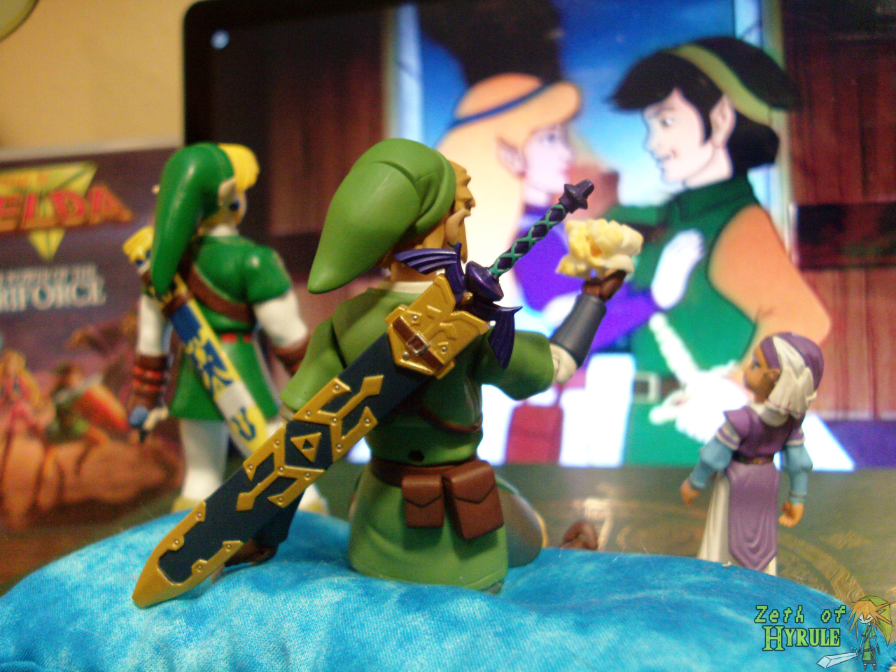 zethofhyrule:  Friday Night Movie Night!!! So Link decided to steal my laptop and