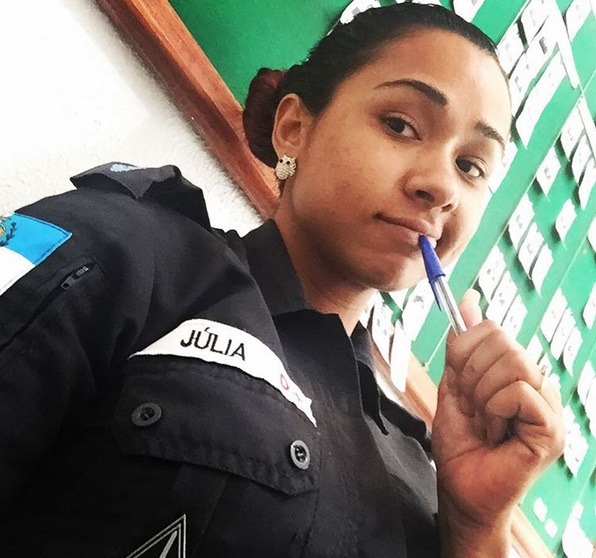 jizz-x-zone:  Apparently a cop named Julia helped bring down a gang lord in Rio de